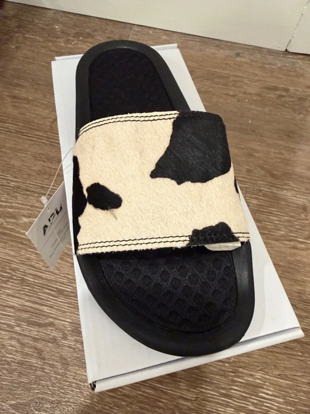 APL Iconic Slide Black White Cow Animal Print Women's Size 6 NEW‎